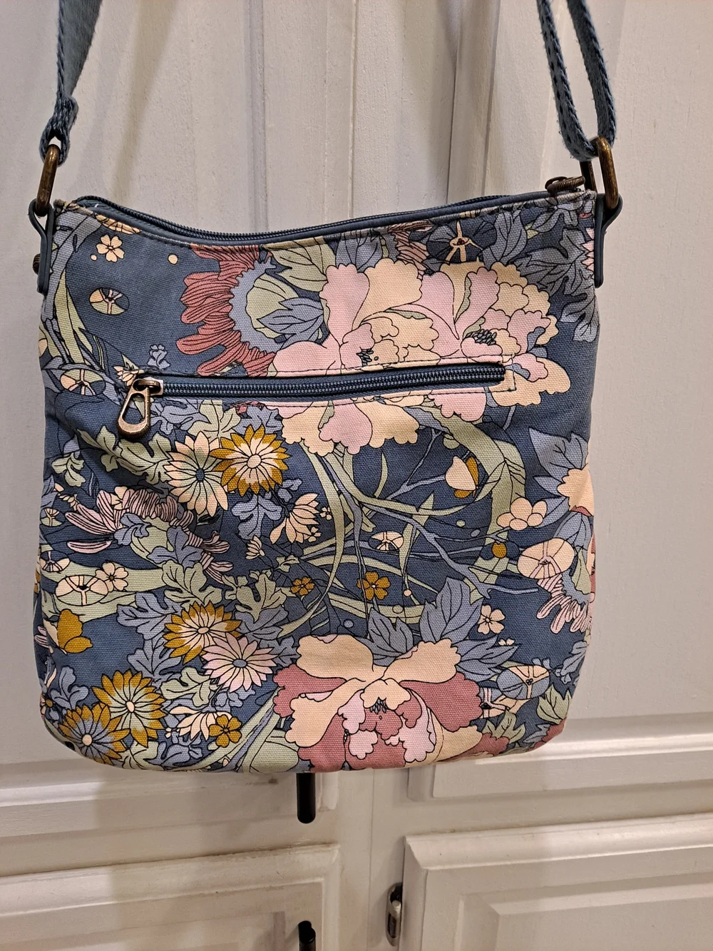 Sakroots Artist Circle Blue Floral Patchwork Cotton Crossbody Multicolor Accents - Picture 10 of 16